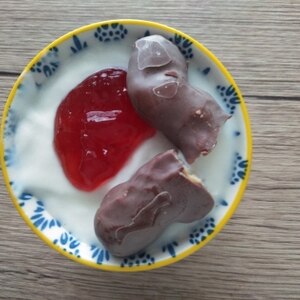 今日のヨーグルト♡ゆずジャム&チョコ菓子